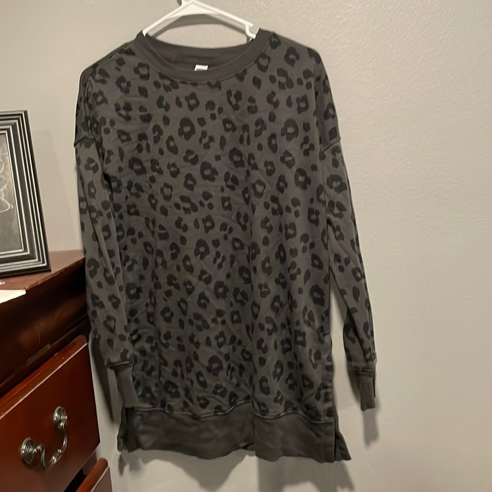 Worn Womens Old Navy Sweater size S